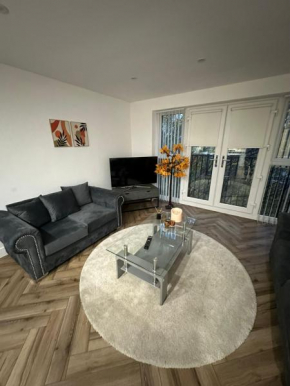 Brand new Modern luxurious apartment near the city